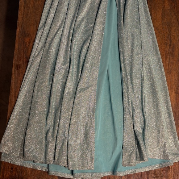 B Darlin Sage Shimmer Prom Gown 1/2 Slit $119 Retail - Picture 6 of 8
